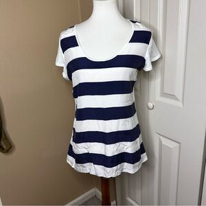Banana Republic Short Sleeve Top in Navy and White 🏀